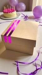 Parlak Çizgili Hediye Kutuları